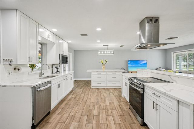 6010 BAYOU GRANDE BOULEVARD NE, St Petersburg, FL 33703