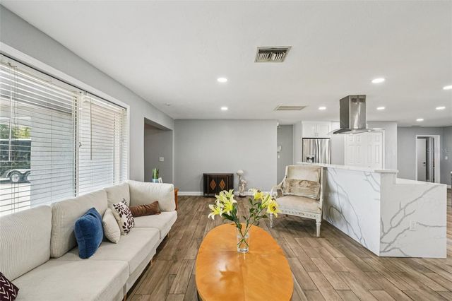 6010 BAYOU GRANDE BOULEVARD NE, St Petersburg, FL 33703