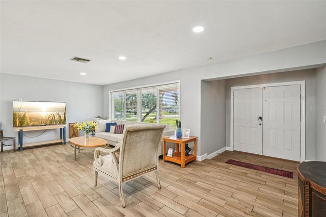 6010 BAYOU GRANDE BOULEVARD NE, St Petersburg, FL 33703
