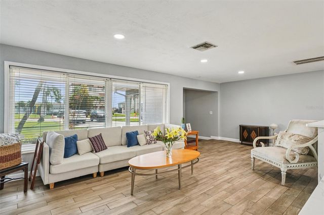 6010 BAYOU GRANDE BOULEVARD NE, St Petersburg, FL 33703