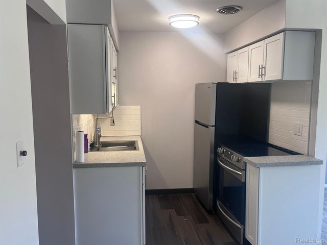 19804 Harper Avenue 202, Harper Woods, MI 48225