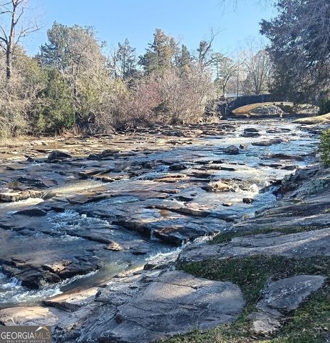 160 Rivers Edge Drive, Forsyth, GA 31029