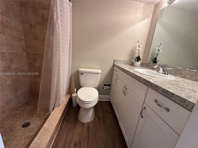 6060 Village Cir, Orlando, FL 32822