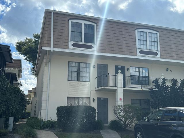 6060 Village Cir, Orlando, FL 32822