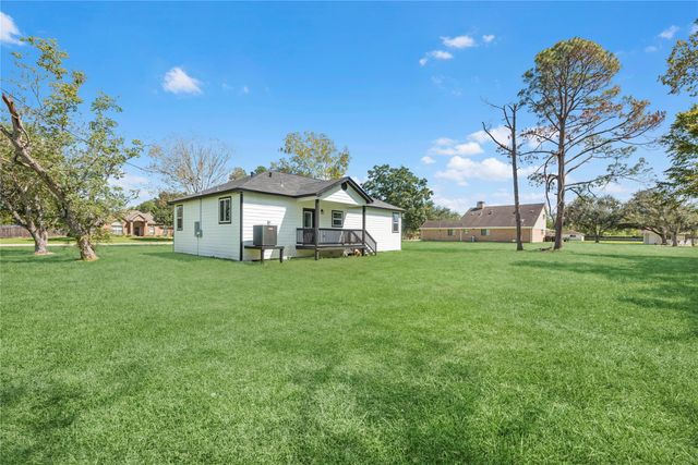 1902 Westview Drive, Alvin, TX 77511