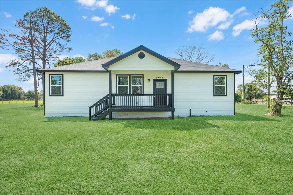 1902 Westview Drive, Alvin, TX 77511