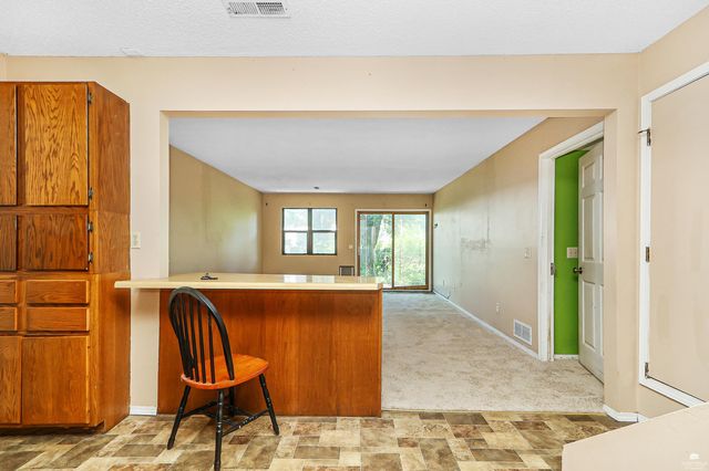 2120 Halls Landing, Manhattan, KS 66502