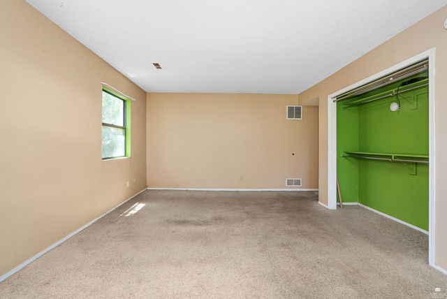 2120 Halls Landing, Manhattan, KS 66502