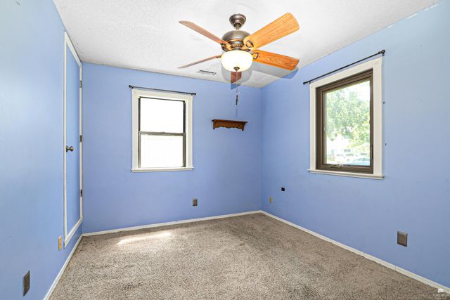 2120 Halls Landing, Manhattan, KS 66502