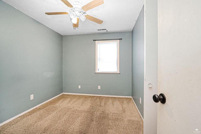 2120 Halls Landing, Manhattan, KS 66502