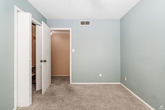 2120 Halls Landing, Manhattan, KS 66502