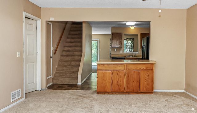2120 Halls Landing, Manhattan, KS 66502
