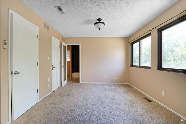 2120 Halls Landing, Manhattan, KS 66502