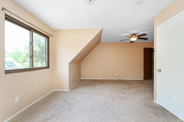 2120 Halls Landing, Manhattan, KS 66502
