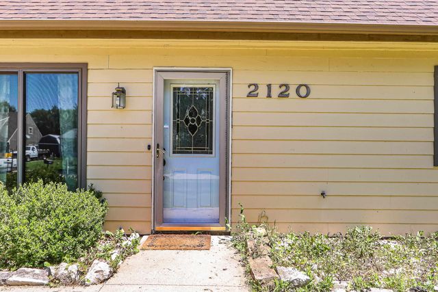 2120 Halls Landing, Manhattan, KS 66502