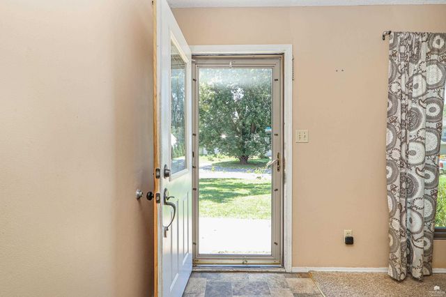 2120 Halls Landing, Manhattan, KS 66502