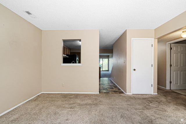 2120 Halls Landing, Manhattan, KS 66502