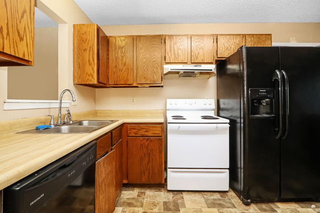 2120 Halls Landing, Manhattan, KS 66502