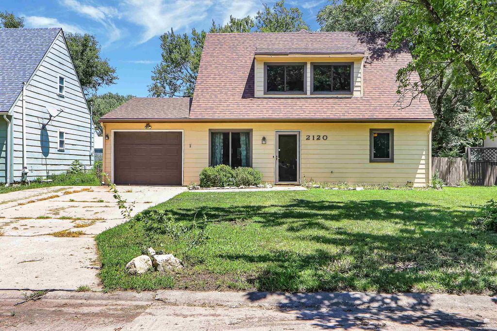 2120 Halls Landing, Manhattan, KS 66502