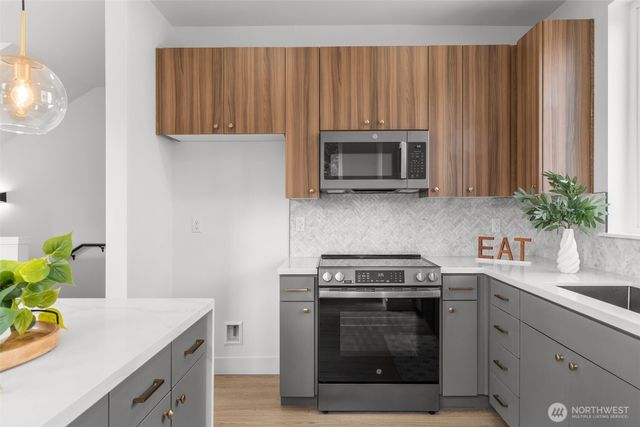 518 13th Avenue SE, Olympia, WA 98501