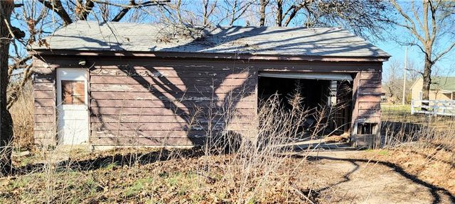 1001 N Main Street, Yates Center, KS 66783