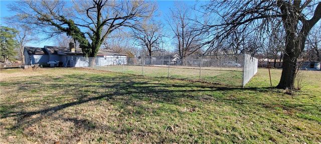 1001 N Main Street, Yates Center, KS 66783