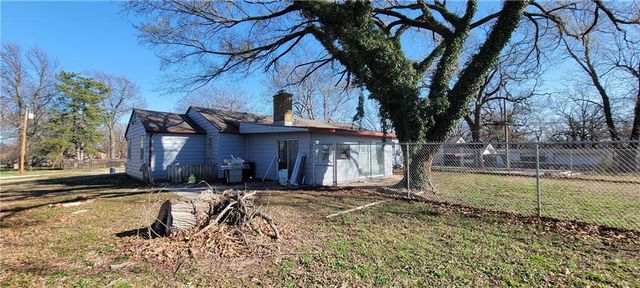 1001 N Main Street, Yates Center, KS 66783