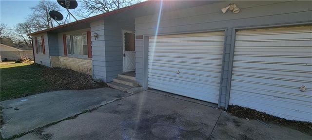 1001 N Main Street, Yates Center, KS 66783