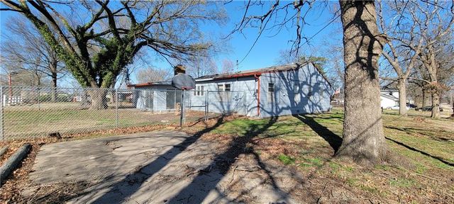 1001 N Main Street, Yates Center, KS 66783