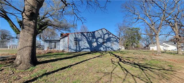 1001 N Main Street, Yates Center, KS 66783