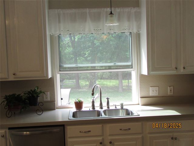 2709 Lakeside Drive, Burleson, TX 76028