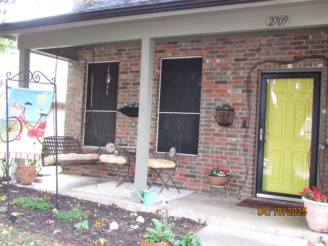 2709 Lakeside Drive, Burleson, TX 76028
