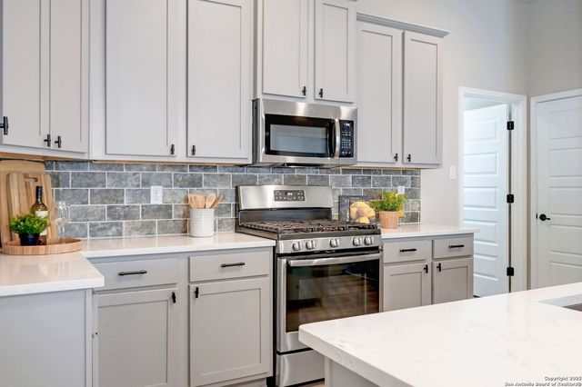 8942 Whimsey Ridge, Fair Oaks Ranch, TX 78015