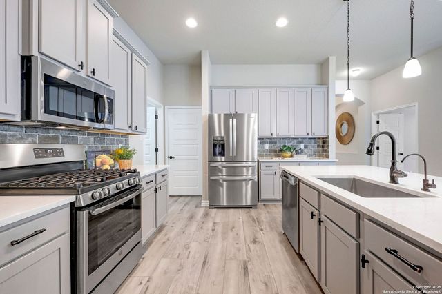 8942 Whimsey Ridge, Fair Oaks Ranch, TX 78015