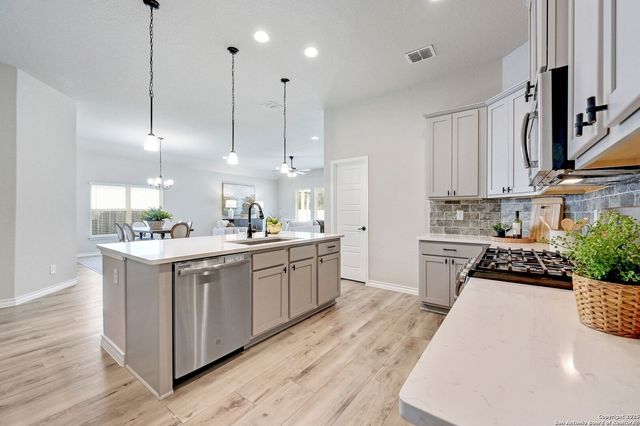 8942 Whimsey Ridge, Fair Oaks Ranch, TX 78015