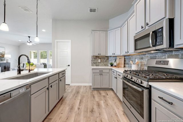 8942 Whimsey Ridge, Fair Oaks Ranch, TX 78015