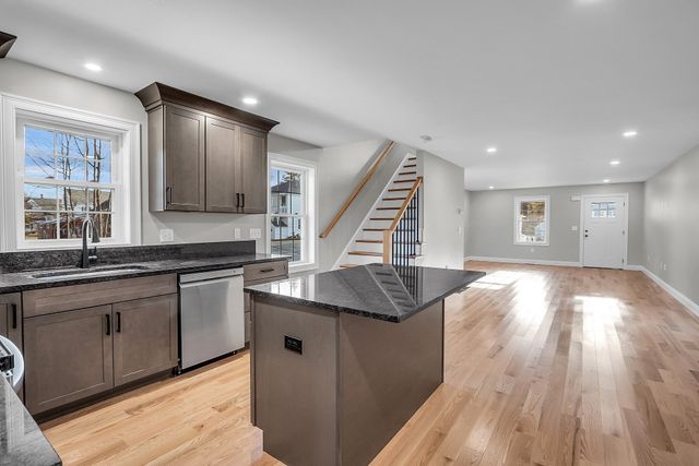 22 New York Street, Worcester, MA 01603