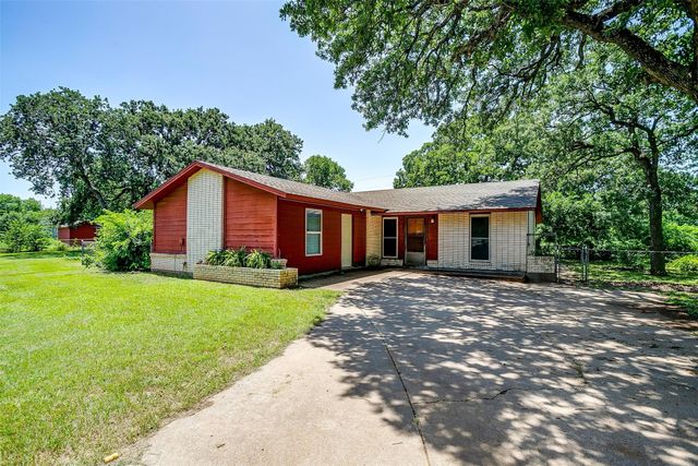 302 S Fox Lane, Burleson, TX 76028