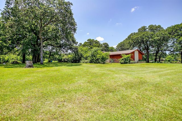 302 S Fox Lane, Burleson, TX 76028