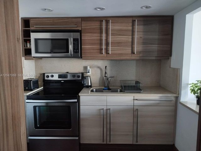 5401 Collins Avenue 1110, Miami Beach, FL 33140