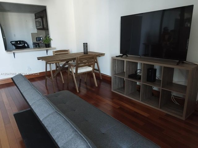 5401 Collins Avenue 1110, Miami Beach, FL 33140