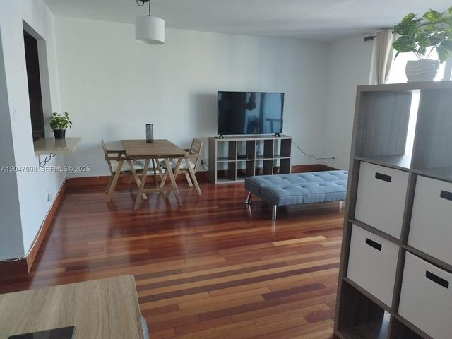 5401 Collins Avenue 1110, Miami Beach, FL 33140