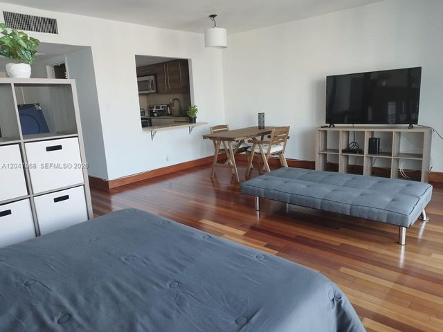 5401 Collins Avenue 1110, Miami Beach, FL 33140