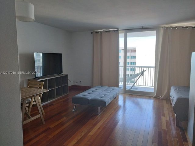 5401 Collins Avenue 1110, Miami Beach, FL 33140