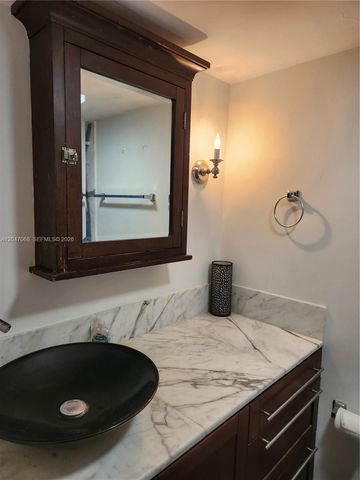 5401 Collins Avenue 1110, Miami Beach, FL 33140