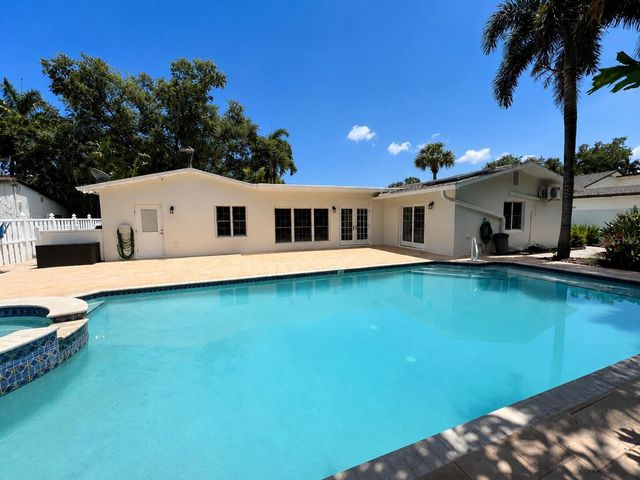 146 GIRALDA BOULEVARD NE, St Petersburg, FL 33704
