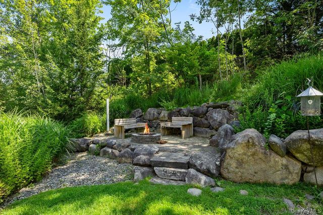 4 Beaver Pond Court, Stony Point, NY 10980