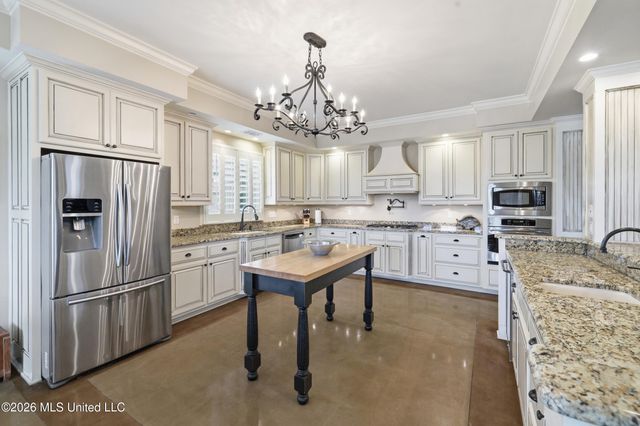 68 Bayou Circle, Gulfport, MS 39507