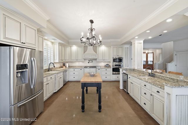 68 Bayou Circle, Gulfport, MS 39507