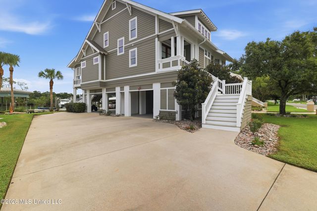 68 Bayou Circle, Gulfport, MS 39507